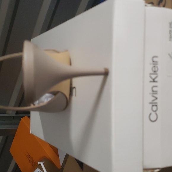 Calvin Klein women's pumps size 8.5 M. Taupe 240 - Picture 5 of 9